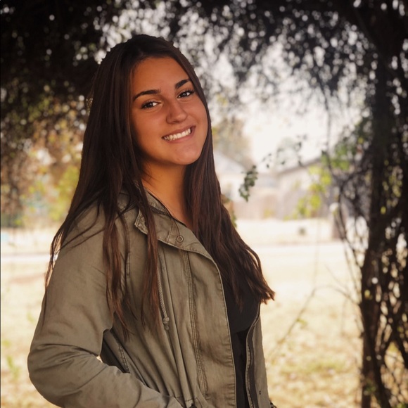 Meet your Posher, Lorelai - Picture 1 of 1